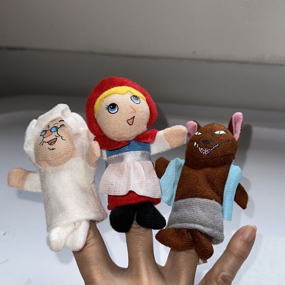 Three Little Red Riding Hood felt finger puppets including Grandma and the Wolf - Picture 2 of 9